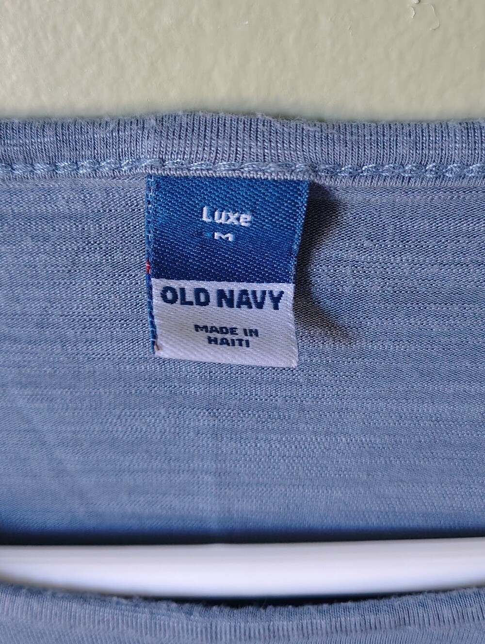 Old Navy Women's Medium Short Sleeve Scoop Neck Blue Tee - Picture 2 of 4